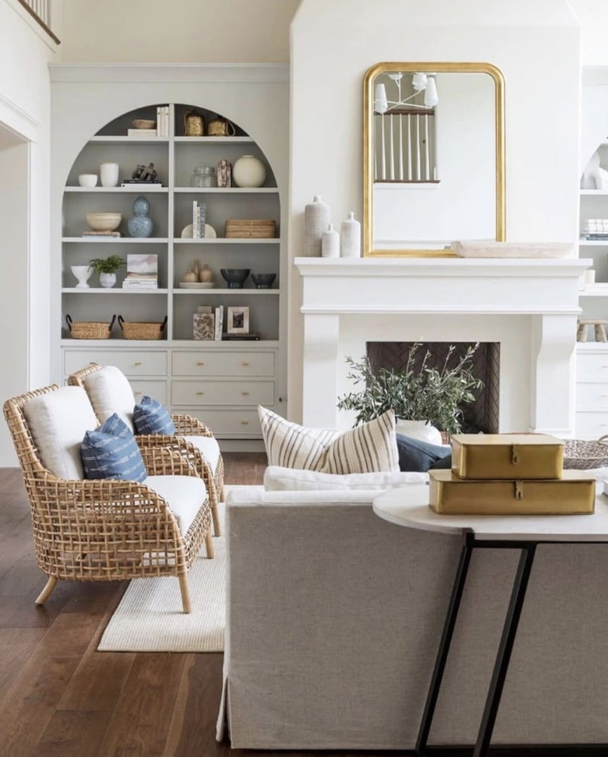 ARIES ARMCHAIR