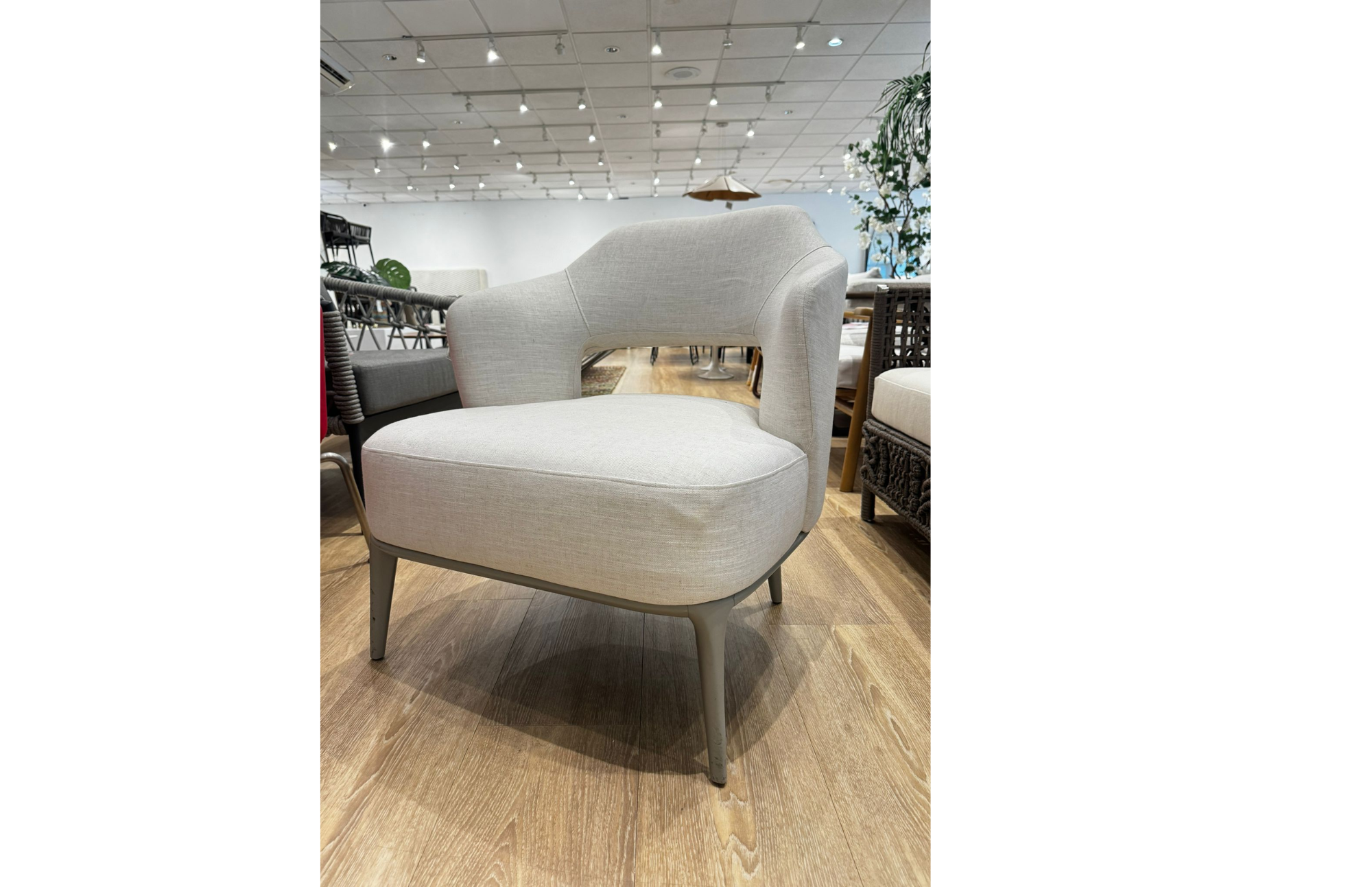 TIRANA ARMCHAIR