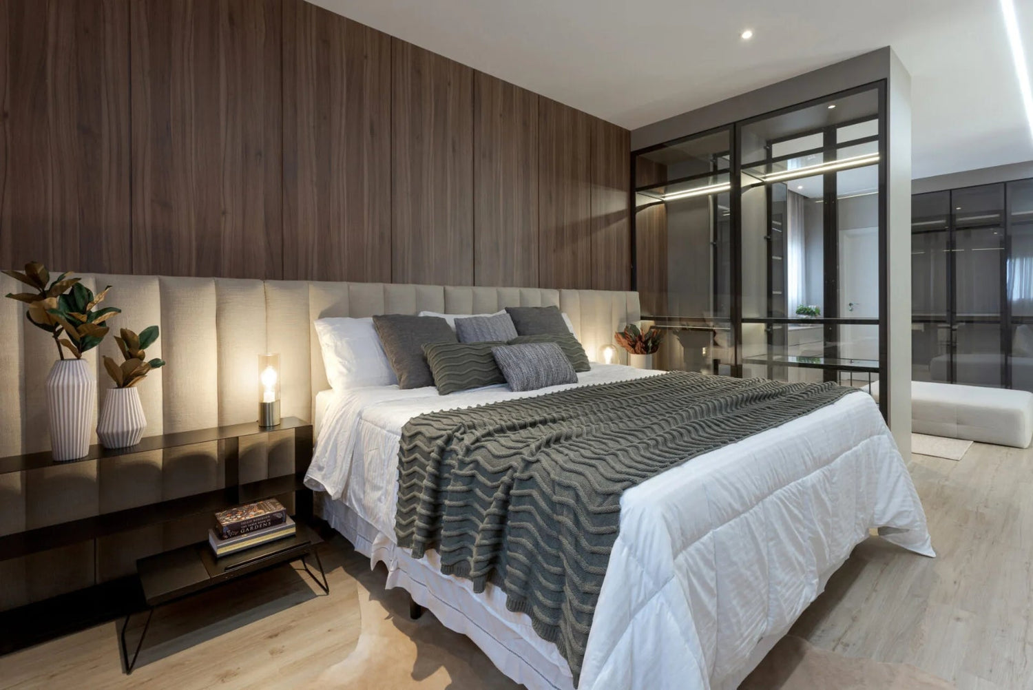 ARTTIS QUEEN BED