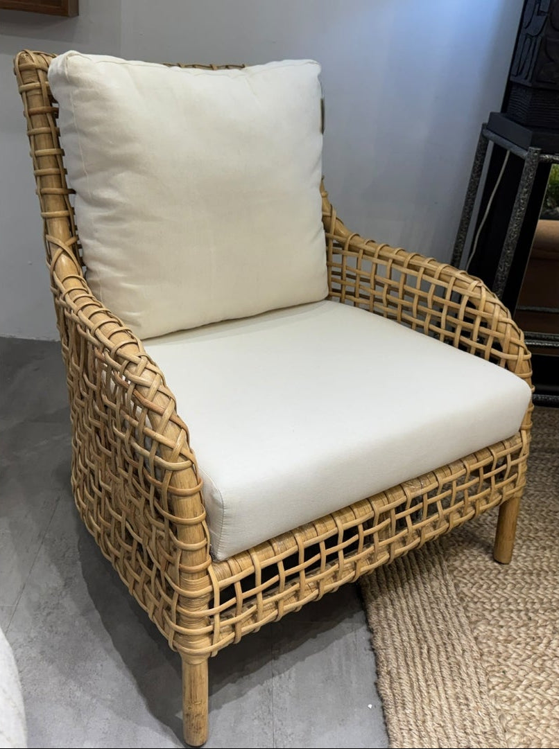 ARIES ARMCHAIR