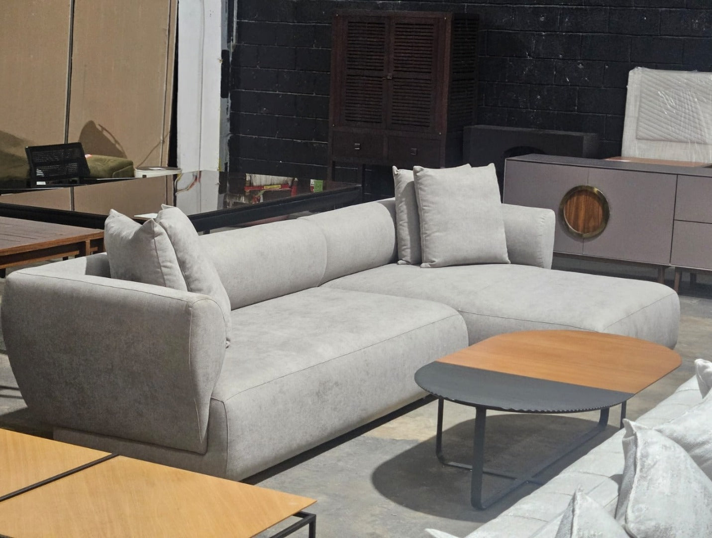 SURYA SOFA - RIGHT CHAISE