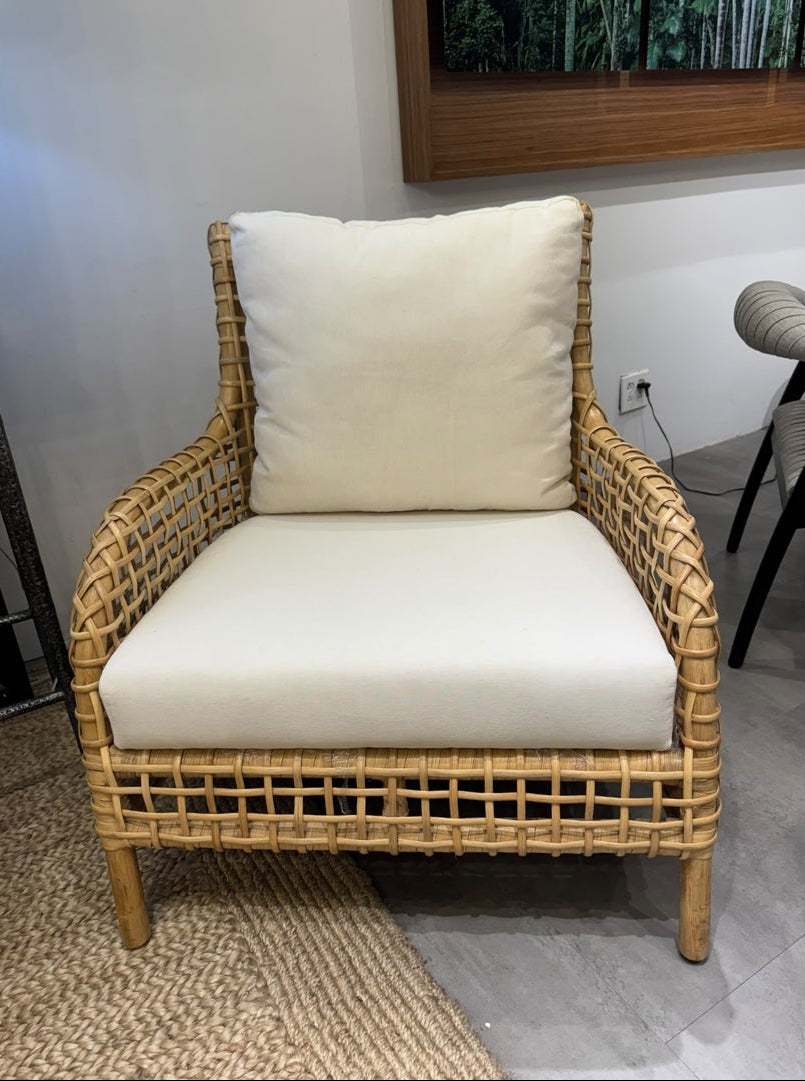 ARIES ARMCHAIR