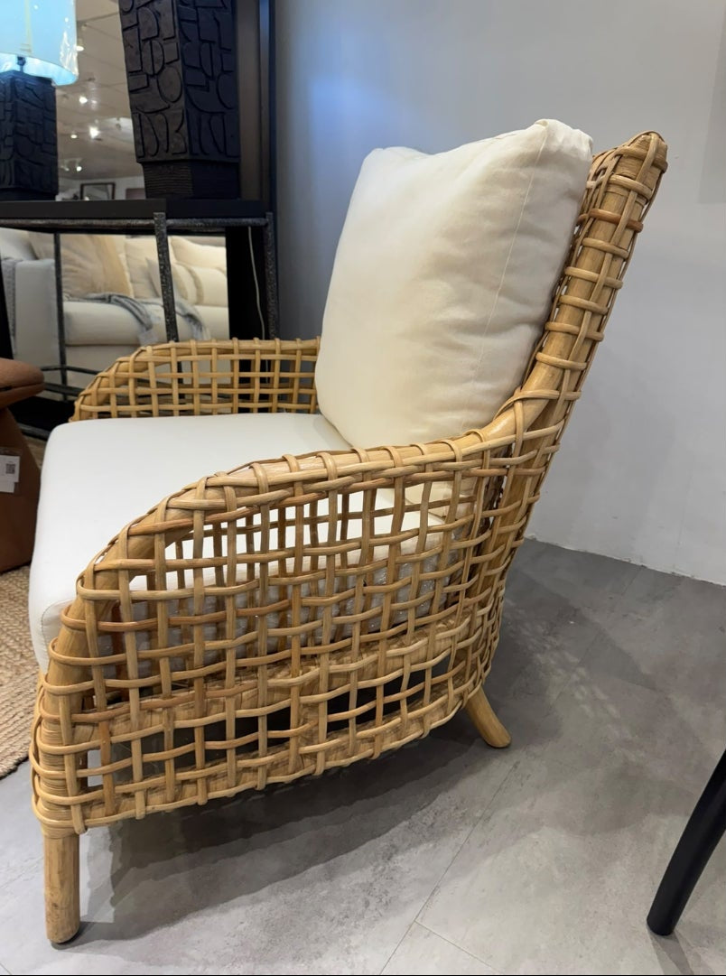 ARIES ARMCHAIR