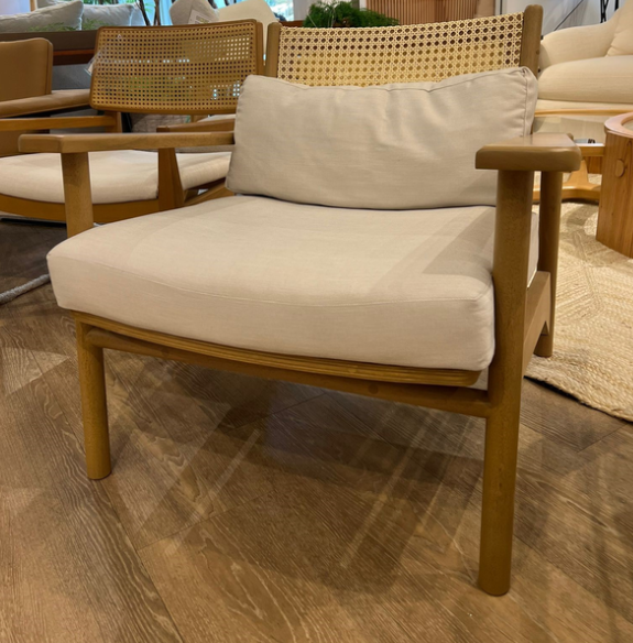 HIKARI ARMCHAIR